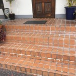玄関ポーチに手すり取り付け