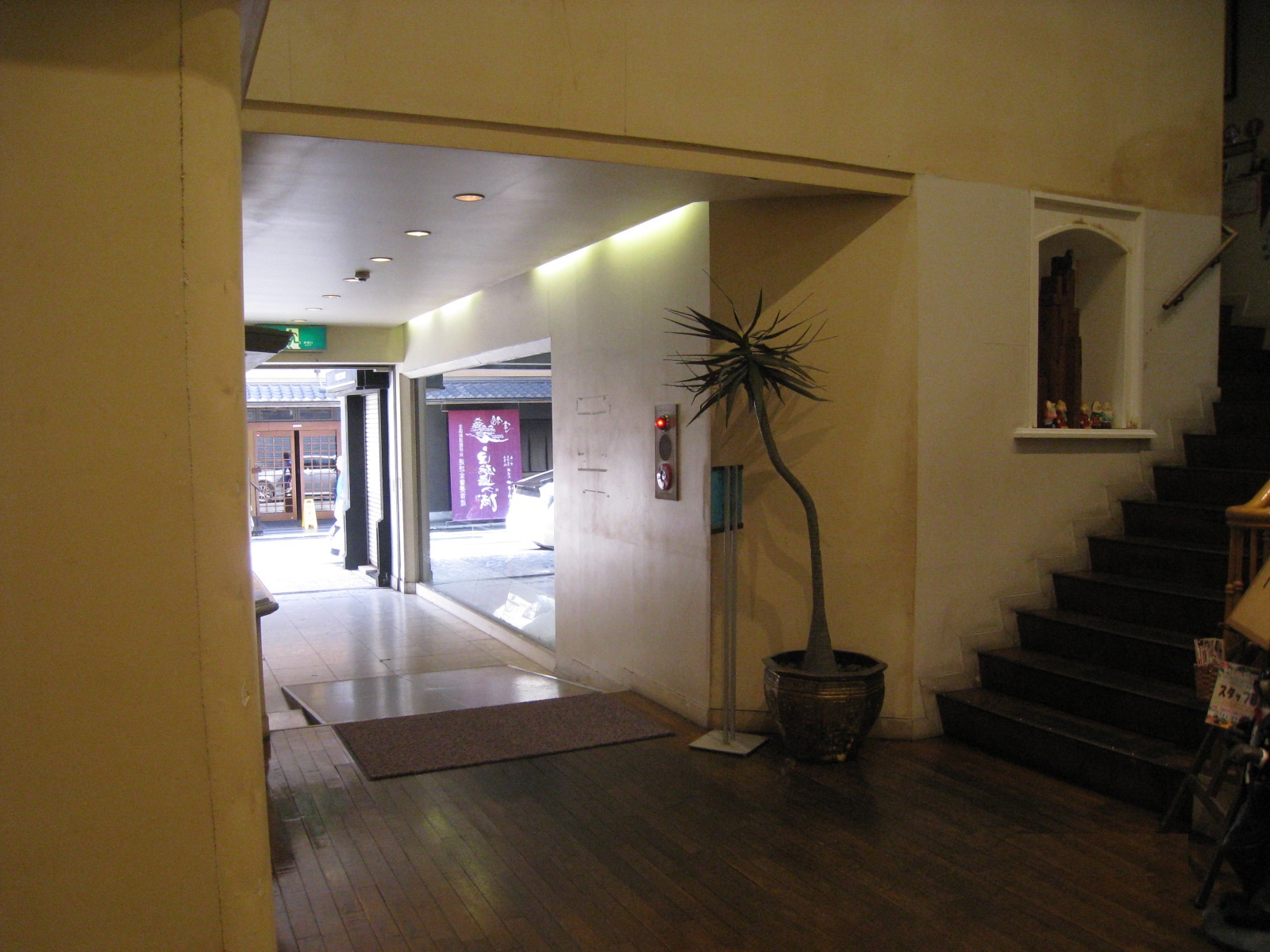 姫路市e様邸 店舗ホール塗装工事完成しました 姫路市のリフォーム会社 モリシタ アット リフォーム