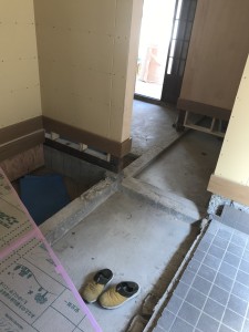 シューズクローク・玄関土間施工中1