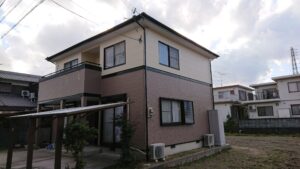 下側に濃い色を持ってきた配色の例