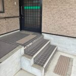 公民館に屋外手すりを設置しました。