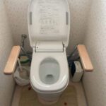 使い慣れたアラウーノへ。アームレスト付きタンクレストイレ交換
