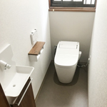 便器も床も掃除のしやすいトイレにリフォームできました。