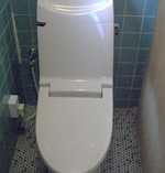 リフォーム用のトイレを使用することで、短い時間で最新型に…。