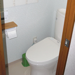 トイレの湿気と臭いを吸収してくれるエコカラットタイルで快適に！