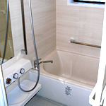 冷たい浴室から暖かいユニットバスになって掃除も簡単に！