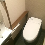 階段下の押入れが、落ち着いたトイレに！