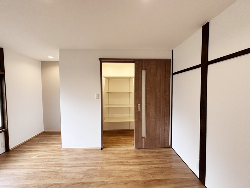 こだわりの詰まった明るくおしゃれなお部屋に！02
