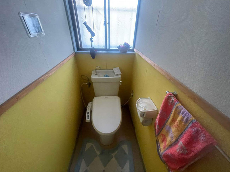 明るく清潔感のあるトイレになりました。01