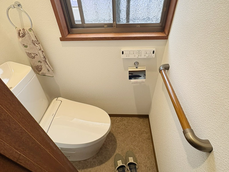 温かみのあるトイレになりました。