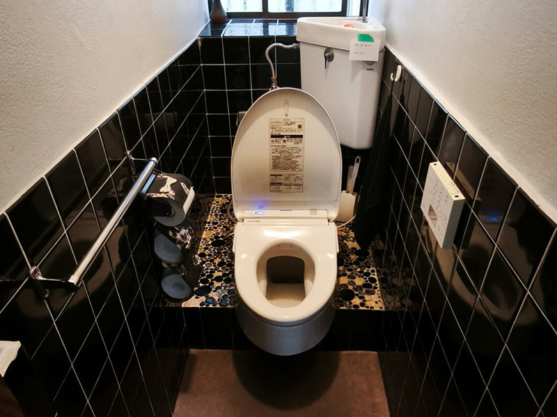 すっきりとした洋式トイレに！01