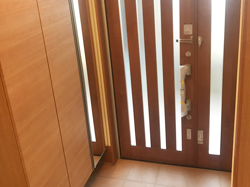 収納も増え明るい玄関になりました03