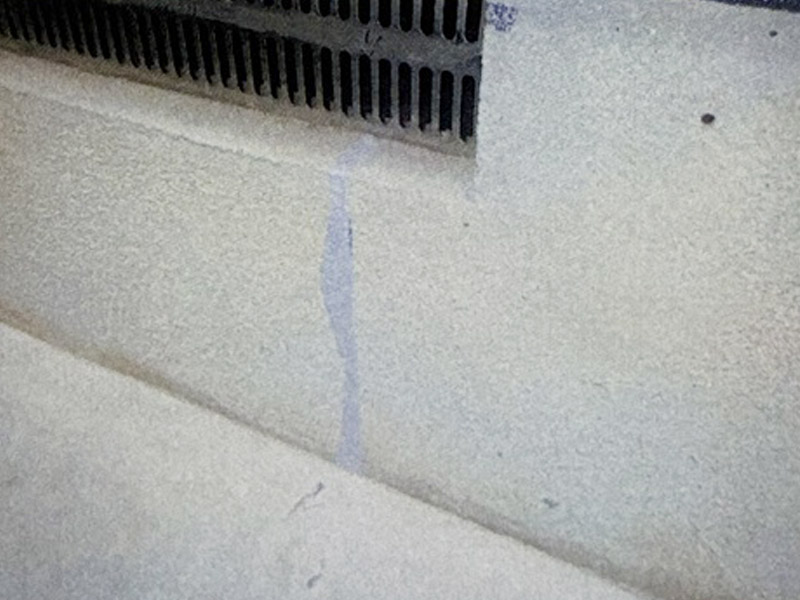 床下調査で基礎を貫通するひび割れが発覚03