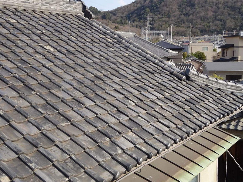 屋根は重い土葺きの瓦から、軽量瓦へ01