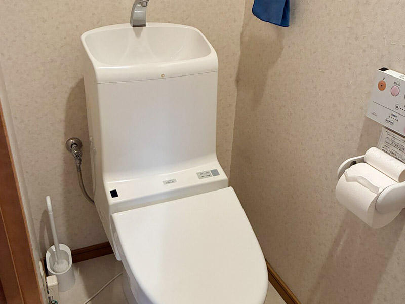 大理石調の床で汚れが目立ちにくい!01