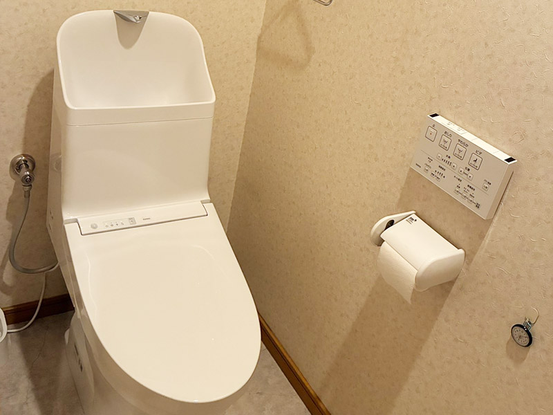 大理石調の床で汚れが目立ちにくい！